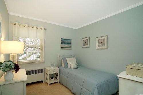 22 Ellen Pl, San Remo NY  11754-3606 exterior