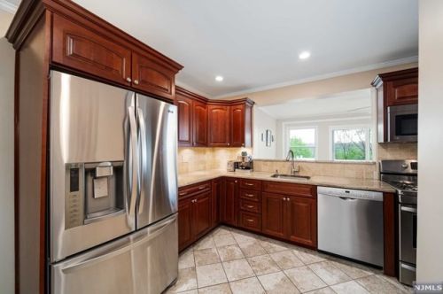 181 Overpeck Ave, Ridgefield Park NJ  07660-1218 exterior