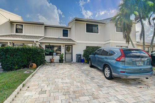 5274 Jog Ln, Delray Beach FL  33484-6621 exterior
