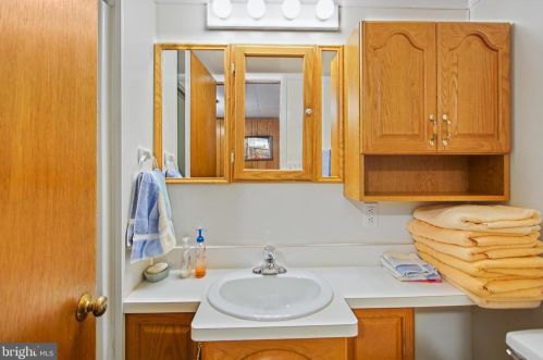 7612 Pollen St, Lorton VA  22079-1636 exterior