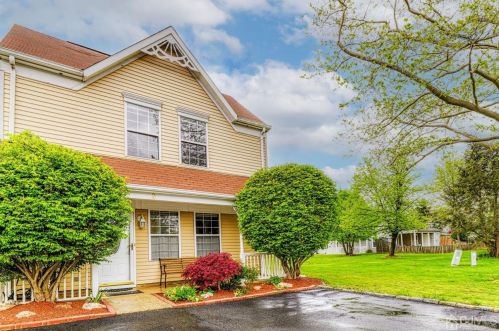 9 Norman Ct, East Brunswick, NJ 08816-3692
