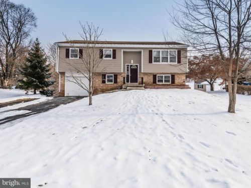 108 Holly Dr, Navy Sup Dpt, PA 17055-5527