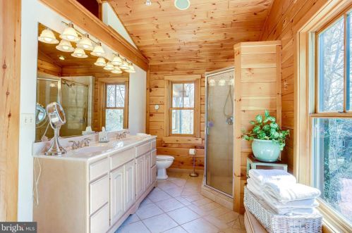 3714 Mountain Rd, Haymarket VA  20169-1739 exterior