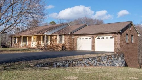 1344 Knollwood Dr, Troutville, VA 24175-6662