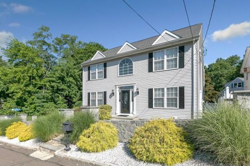 70 Albemarle St, Bridgeport, CT 06606-2605