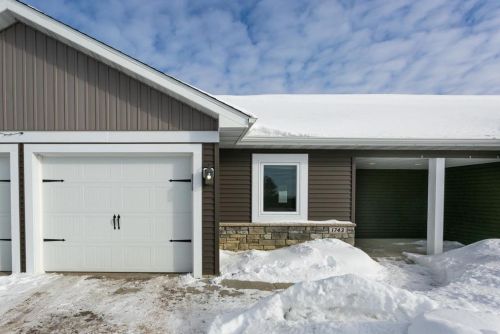 1743 Redhead Ave, Hammond, WI 54002-5567
