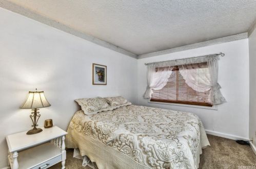2902 Oakland Ave, South Lake Tahoe CA  96150-7843 exterior