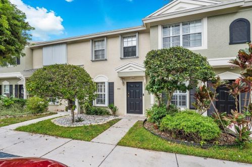 1034 Kokomo Key Ln, Delray Beach FL  33483-6034 exterior