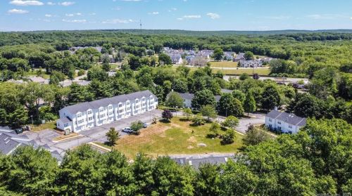 48 Thames Height Ln, Groton, CT 06340-2854