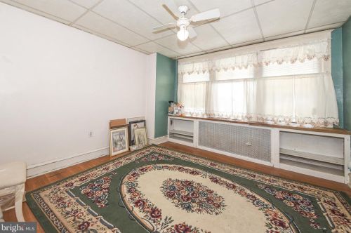 7122 Glenloch St, Philadelphia PA 19135-1215 exterior