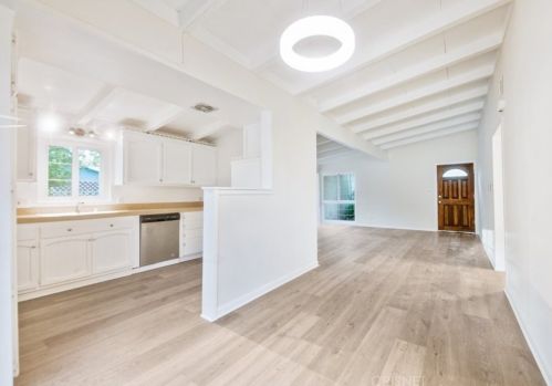 27325 Santa Clarita Rd, Santa Clarita CA  91350-1317 exterior