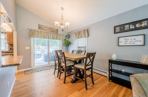 4 Riverview Rd, Uncasville CT  06382-1914 exterior