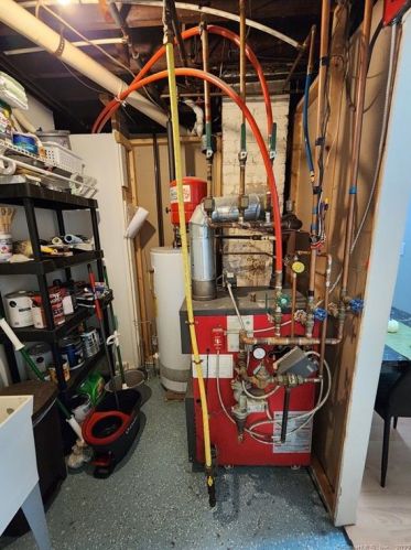 36 Pratt St, Norwich CT  06360-3733 exterior