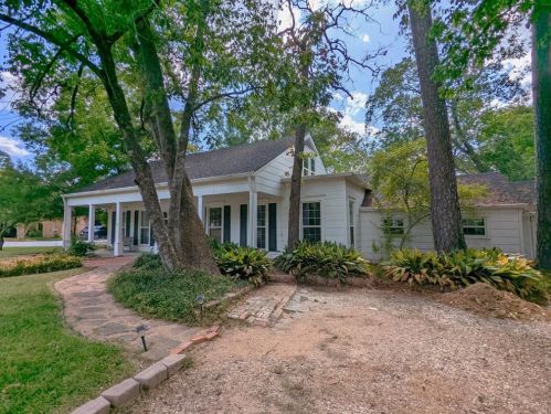 1405 Thompson St, Conroe TX  77301-1926 exterior