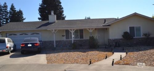 1051 Travis Ct, Turlock, CA 95380-3049