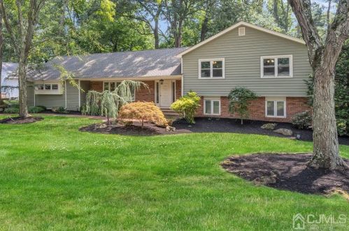 20 Redcoat Dr, East Brunswick, NJ 08816-2759
