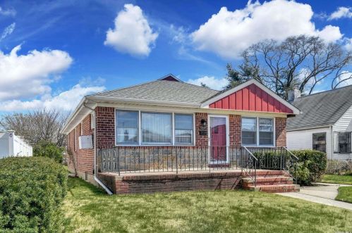 77-17 270th St, New Hyde Park NY  11040-1417 exterior