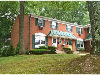 15 Salem Ct, Airmont, NY 10901-7209
