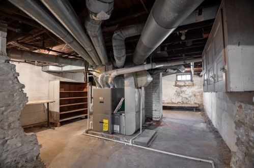 437 Line St, Hermitage PA  16150-1208 exterior