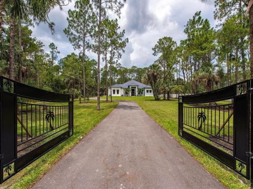 363 29th St, Naples, FL 34117-3125