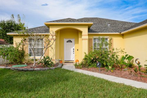 325 Gulfstream Ave, Fort Pierce FL 34983-1219 exterior