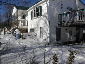 24 Main St, Newmarket, NH 03857-1210