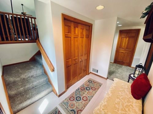 1005 Darcy Dr, Library, PA 15129-8926