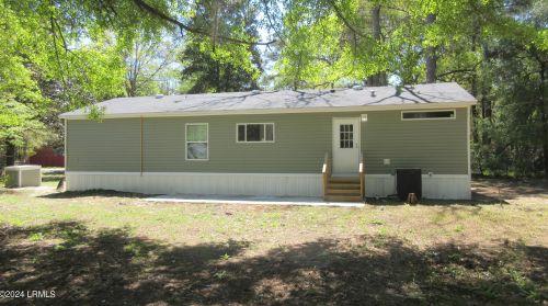 1614 Columbia Dr, Beaufort SC 29906-9725 exterior