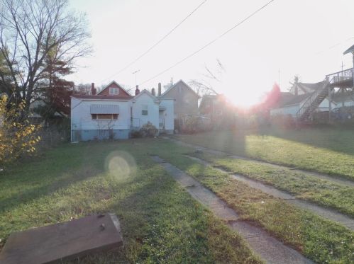 1218 Drott Ave, Cincinnati, OH 45205-1324