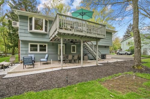 32 Mayer Dr, Airmont NY  10901-3729 exterior