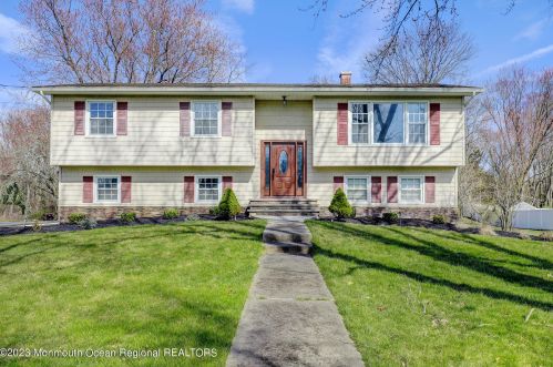 6 Marland Ln, Tinton Falls, NJ 07724-3203