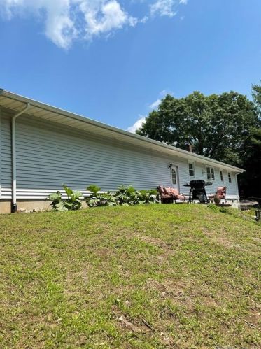11 Lisa Ave, Norwich, CT 06351-1535
