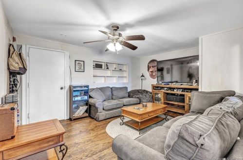 106 River Rd, Huntington CT  06484-4444 exterior