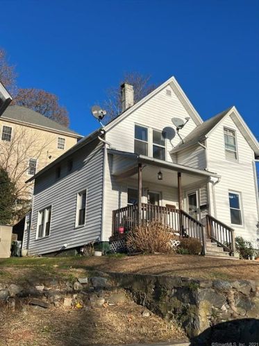 44 Oak St, Norwich, CT 06360-5122