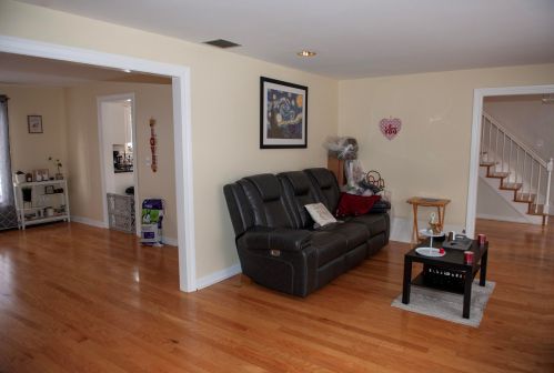 21 Dianna Rd, Londonderry NH  03053-3237 exterior