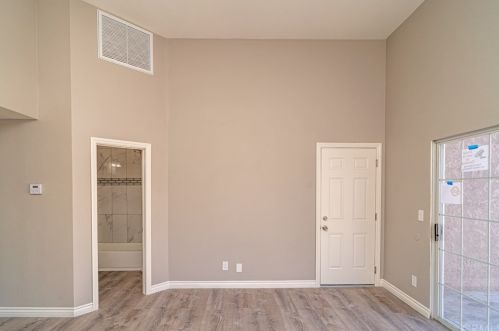 5477 Myrtle Ave, Long Beach CA 90807-2440 exterior