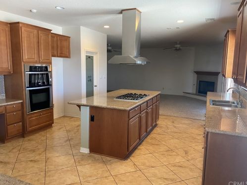 12476 Flagstone Ct, Victorville, CA 92392-4841