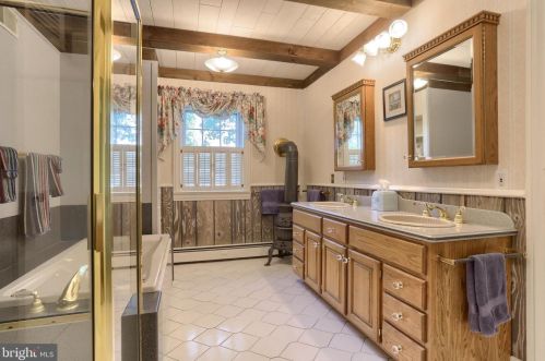 6411 Devonshire Hts Rd, Harrisburg PA 17111-4818 exterior