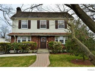 4520 Boston Post Rd, New Rochelle NY  10803-2801 exterior