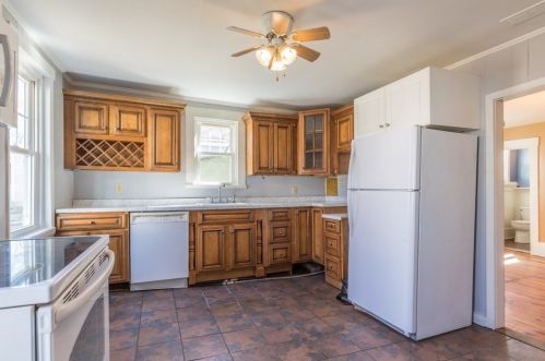 16 Main St, Hubbardston, MA 01452-1438