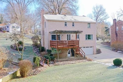 1624 Pinetree Dr, Pittsburgh, PA 15241-2927