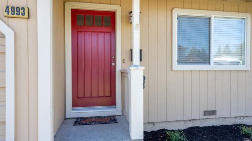 4993 Underwood Dr, Santa Rosa, CA 95409-3228
