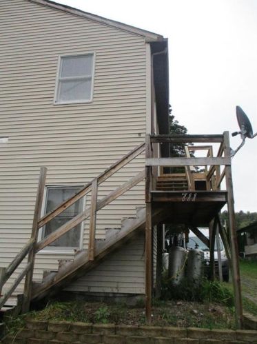 711 Washington St, Walnutport, PA 18088-1351