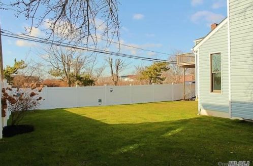 129 Thomas Ave, Bethpage NY  11714-1711 exterior