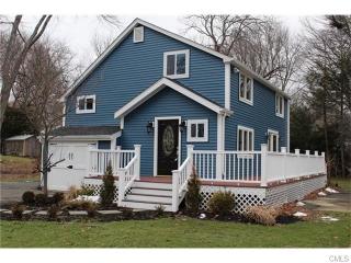 218 Bennett St, Fairfield, CT 06825-1305