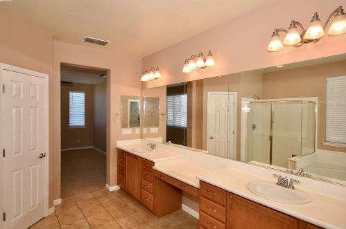 227 Danbury Pl, Lathrop, CA 95330-8895