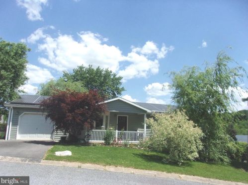28 Oriole Cir, Cross Roads, PA 17322-9213