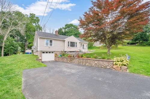 6 Sunniecrest Dr, Waterford, CT 06385-1602
