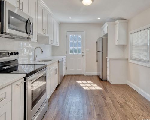 77 Andrews Ave, Wheatley Heights NY  11798-1833 exterior