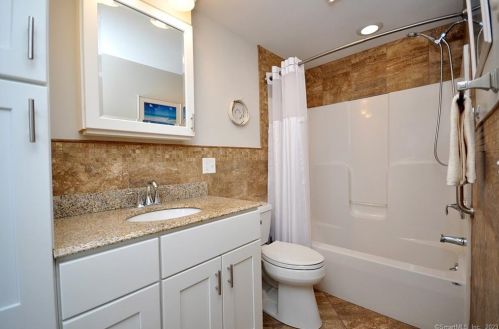 26 Birch St, Waterbury CT  06704-3806 exterior